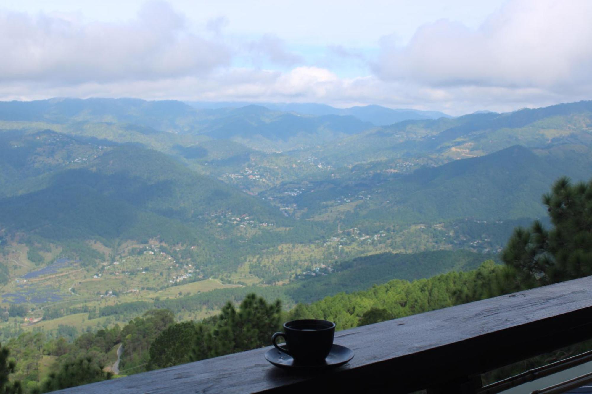 Himalayan Hobbit House Hotel Almora Exterior photo