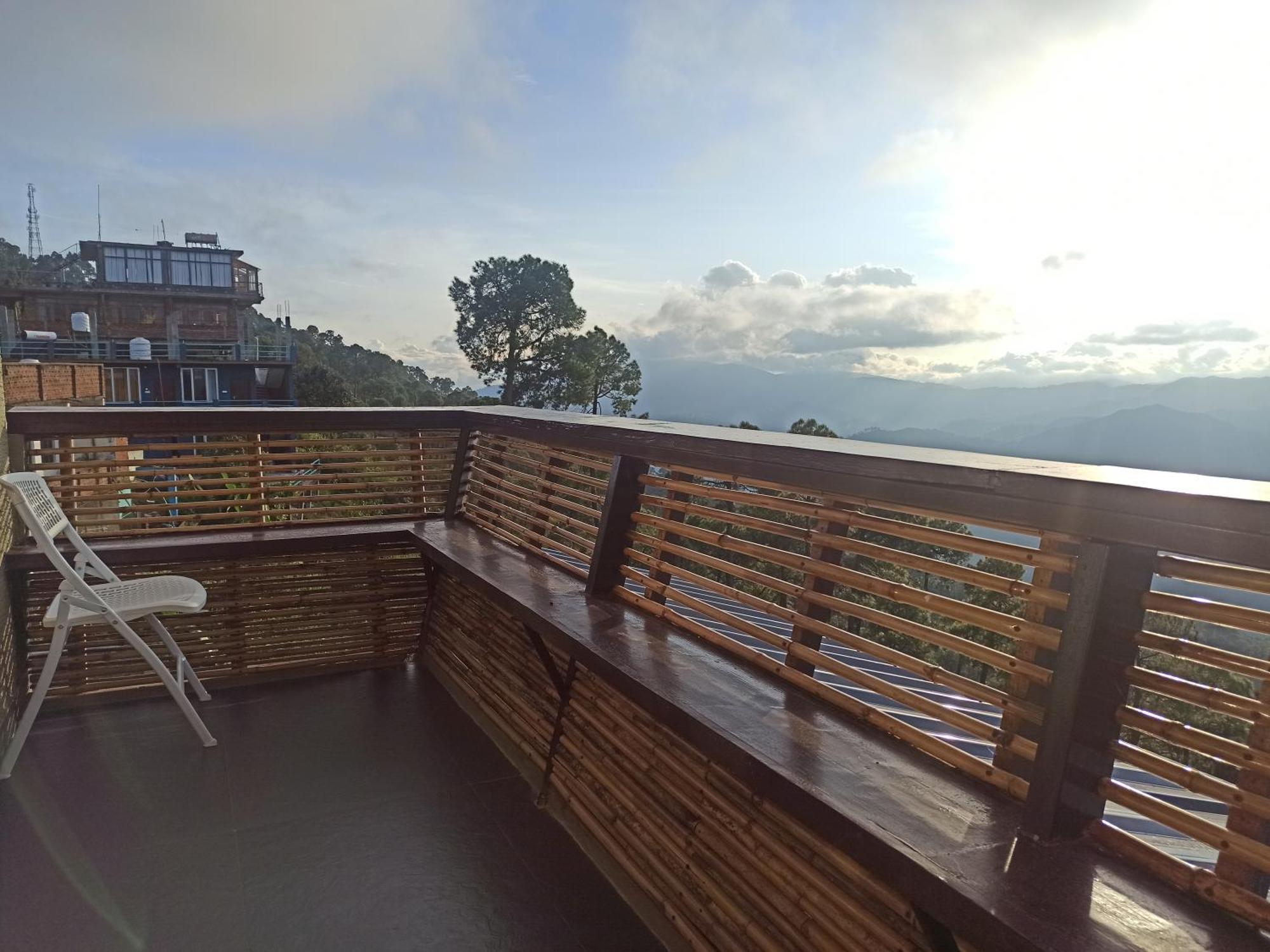 Himalayan Hobbit House Hotel Almora Exterior photo