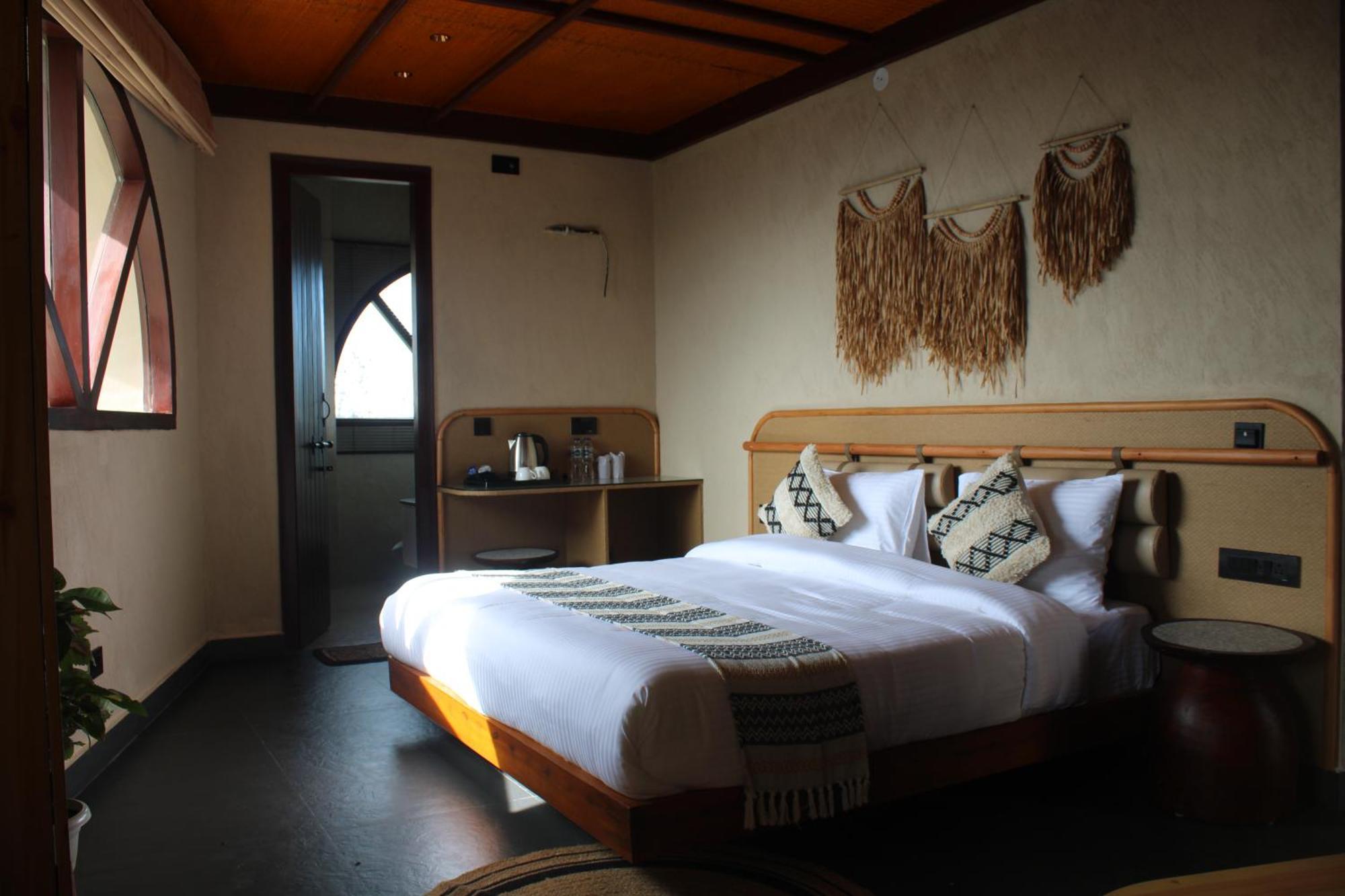 Himalayan Hobbit House Hotel Almora Exterior photo